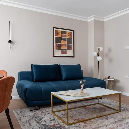Luxury Steps From By Flat Manаger